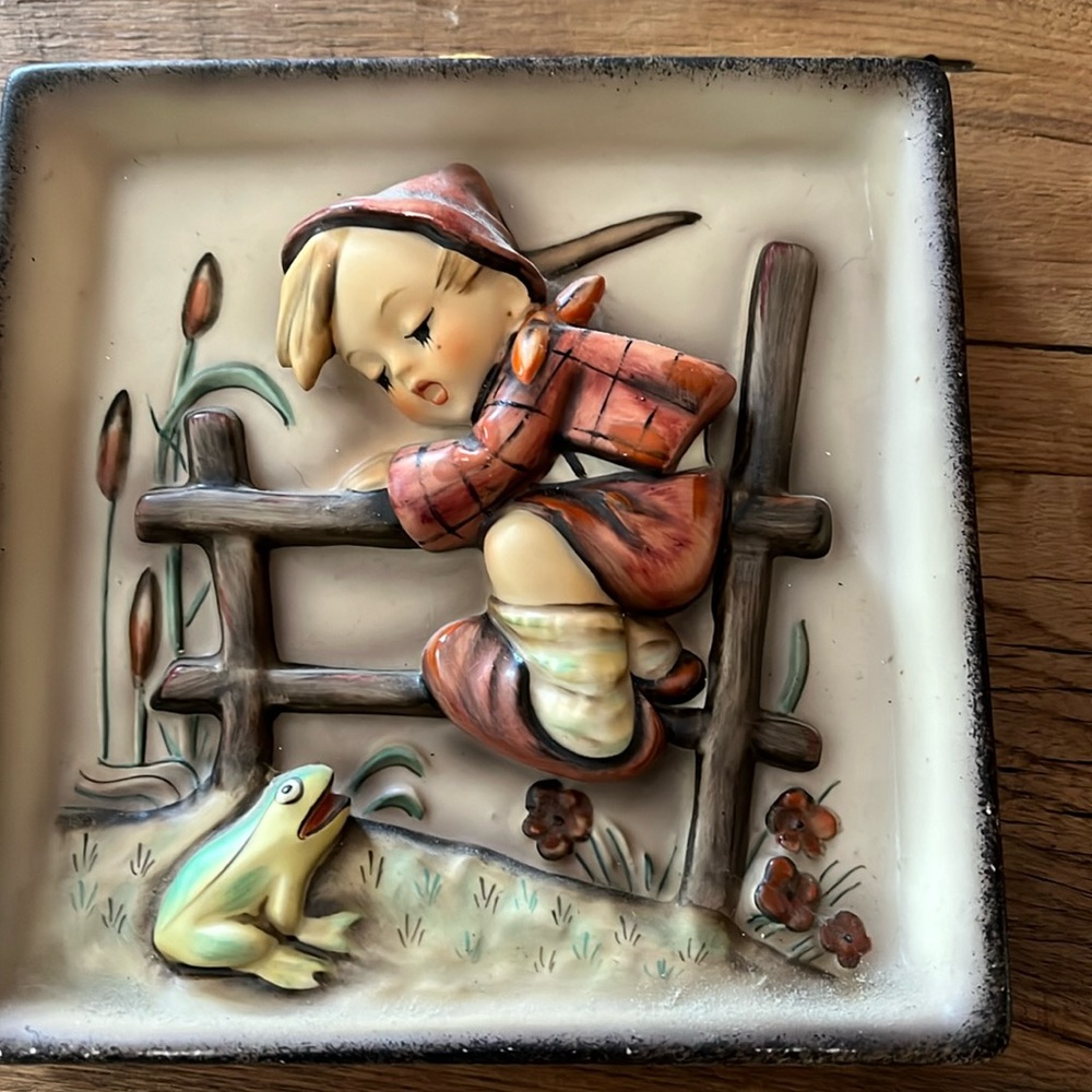 MJ Hummel Plaque